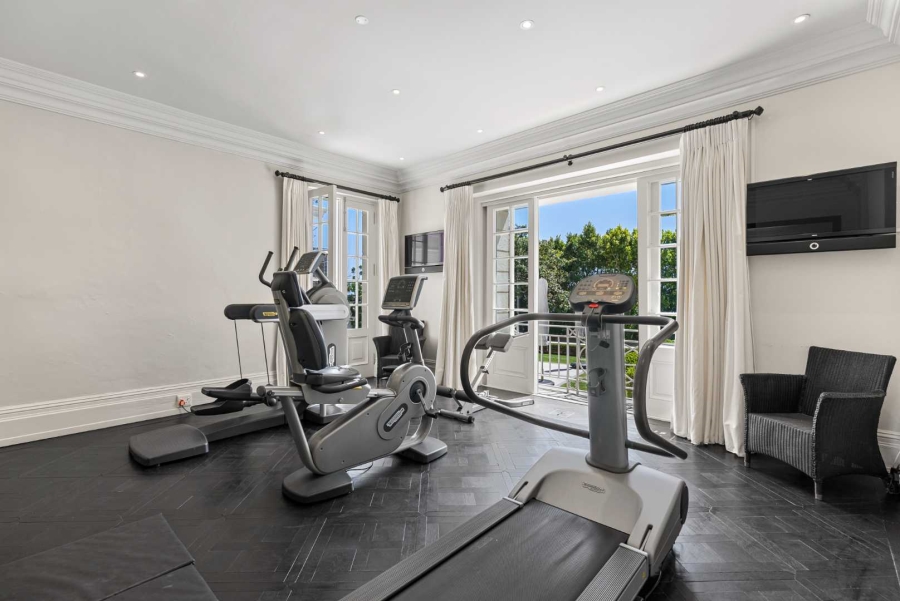 7 Bedroom Property for Sale in Fresnaye Western Cape